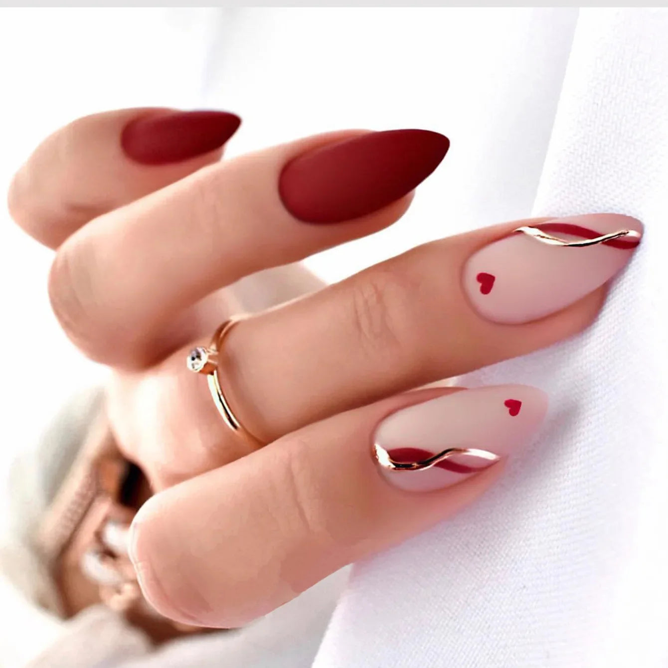 sengpan Simple Stiletto French Fake Nails for Valentine's Day Almond Sweet False Nails with Glue Full Cover Artificial Nails Press On