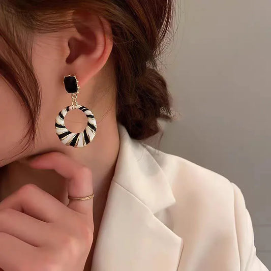 sengpan Black White Striped Earrings Inlaid Zircon Hollow Geometric Earrings Suitable Women's Fashionable Temperament Gorgeous Jewelry