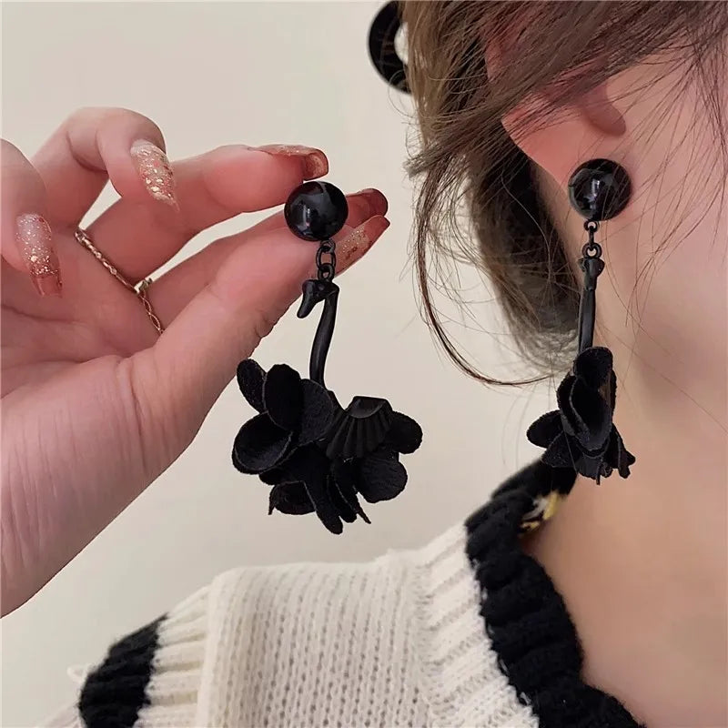 sengpan Black Swan Swinging Earrings Exaggerated French Retro Eardrop Design Women's High End Art Fabric Animal Ear Accessories