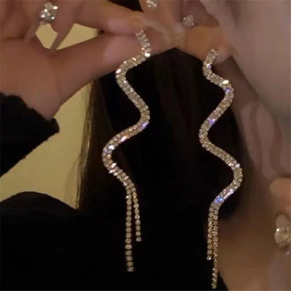 Lianfudai New Fashion Trend Unique Design Elegant Delicate Snake Shape Zircon Tassel Stud Earrings Women Jewelry Party Gifts Wholesale