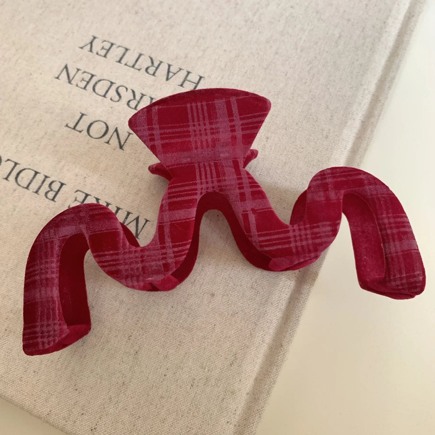 sengpan New Arrival Tartan Velvet Hair Claw for Women High-end Christmas Decoration Hair Accessories red velvet SharkClip Claw Clip