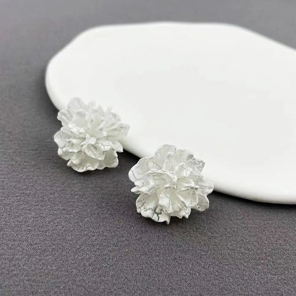 Lianfudai New Big White Flowers Stud Earrings for Women Personality Fashion Unique Design Brincos Wedding Jewelry Wholesale Birthday Gift