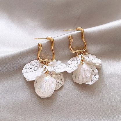 sengpan New Classic Fashion Glossy Earrings Women Simple Korean White Shell Flower Earrings Temperament Light Luxury Jewelry Gift