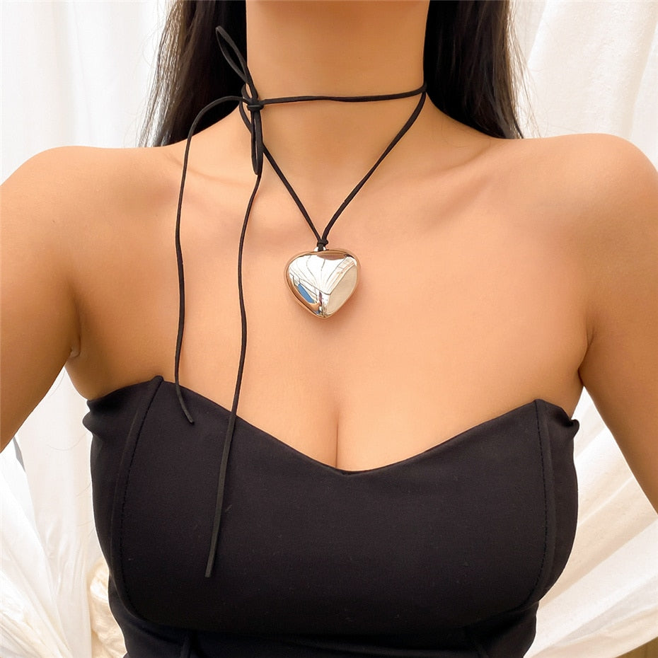 sengpan Goth Black Velvet Big Heart Pendant Choker Necklace for Women Elegant Weave Knotted Bowknot Adjustable Chain New Year Jewelry