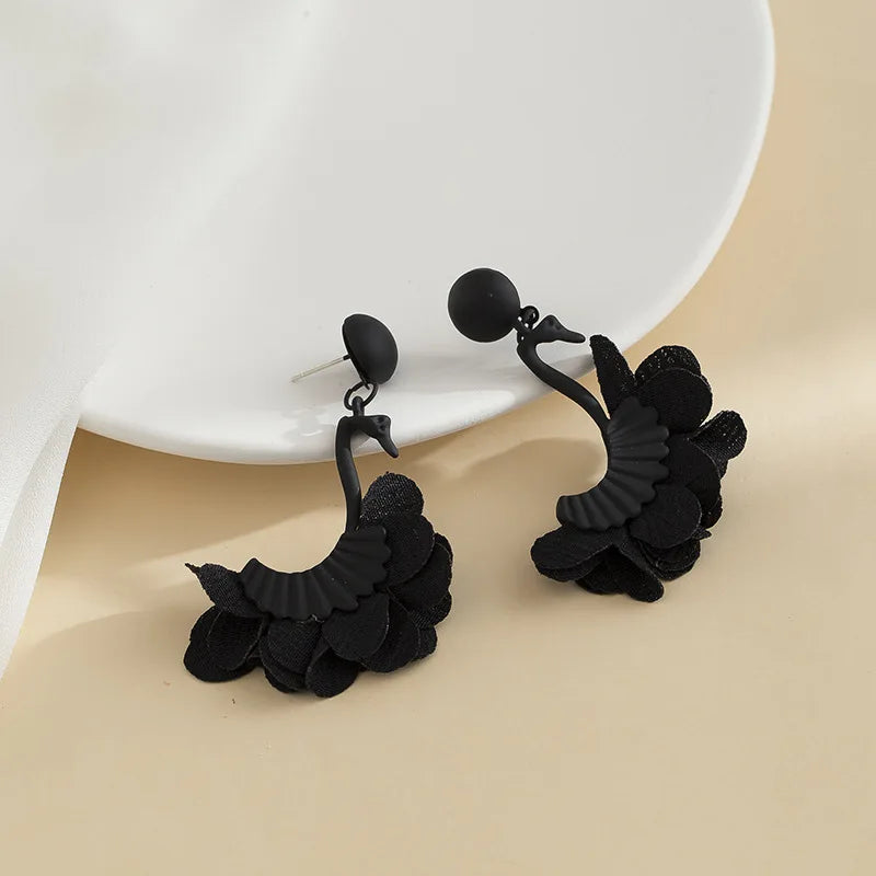 sengpan Black Swan Swinging Earrings Exaggerated French Retro Eardrop Design Women's High End Art Fabric Animal Ear Accessories