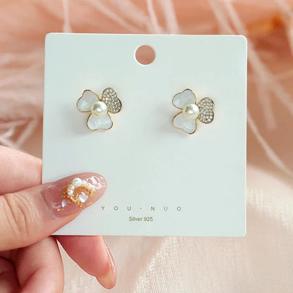 Lianfudai Cute New Flower Bee Asymmetric Earrings Fashion Zircon Earrings Jewelry Punk Lmitation Pearl Stud Earrings For Women Girls Gift