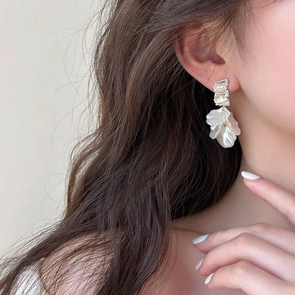 sengpan New Classic Fashion Glossy Earrings Women Simple Korean White Shell Flower Earrings Temperament Light Luxury Jewelry Gift