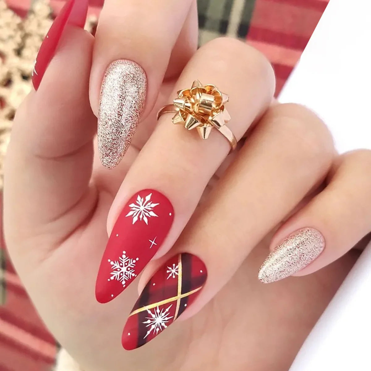 sengpan Shiny Christmas Ball Fake Nails Sweet Bow Snowflake Decor False Nail Tips Wearable Mid-length Coffin Ballet Press on Nails