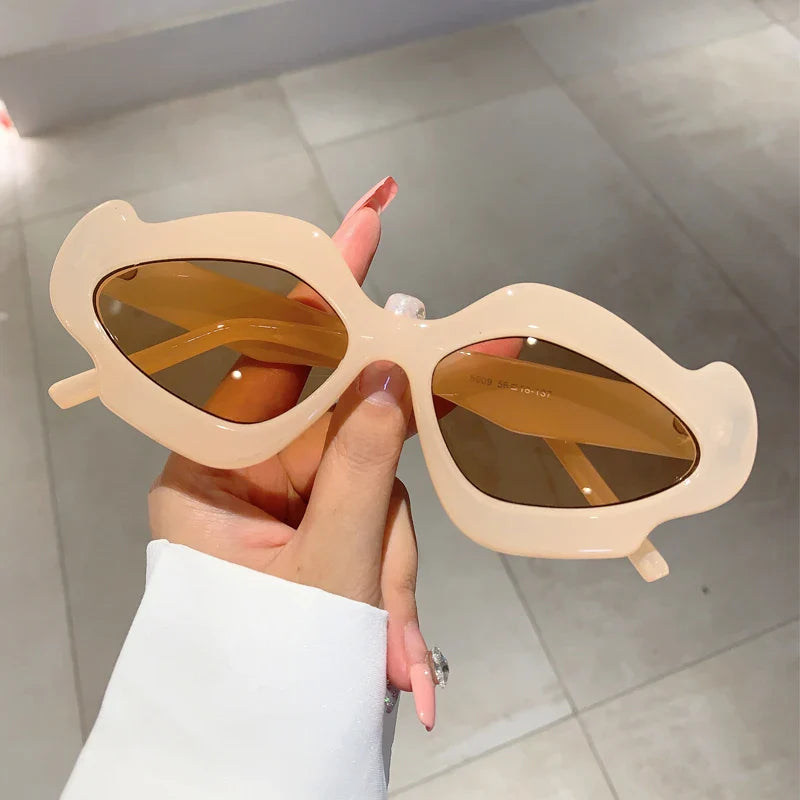 Lianfudai Vintage Flower Women Sunglasses 2024 New Stylish Irregular Shape Gradient Shades Trendy Luxury Brand Design Party Eyewear