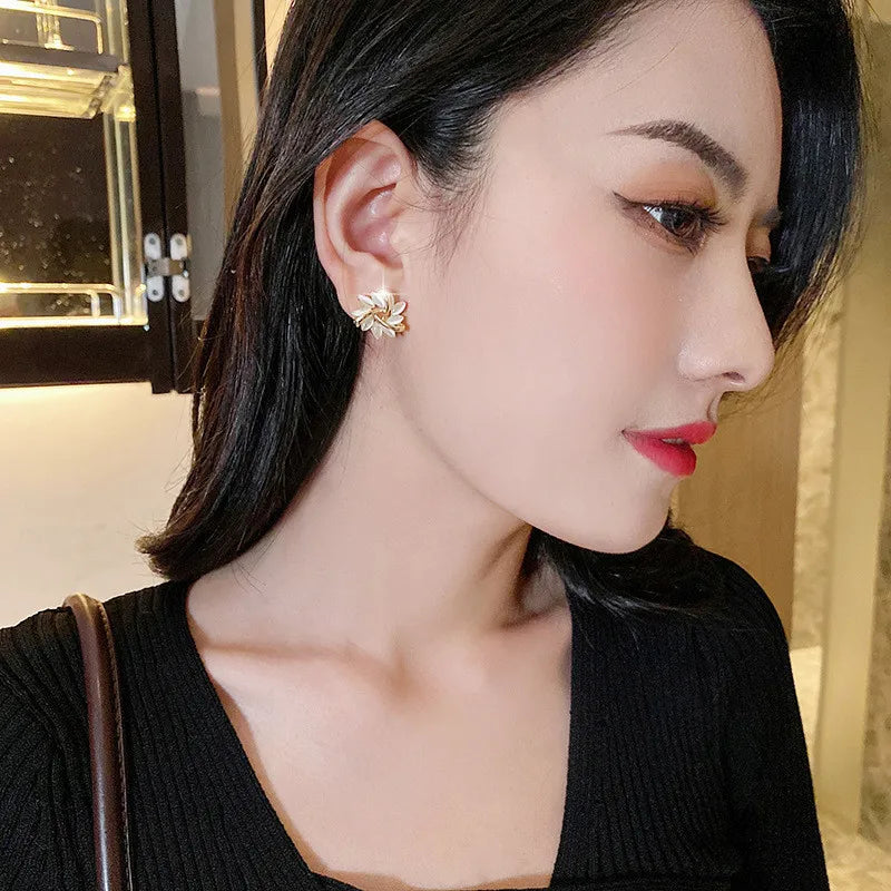 Lianfudai Elegant and Exquisite Opal Petal Circle Stud Earrings For Woman 2024 New Classic Jewelry Luxury Party Girl's Unusual Earrings