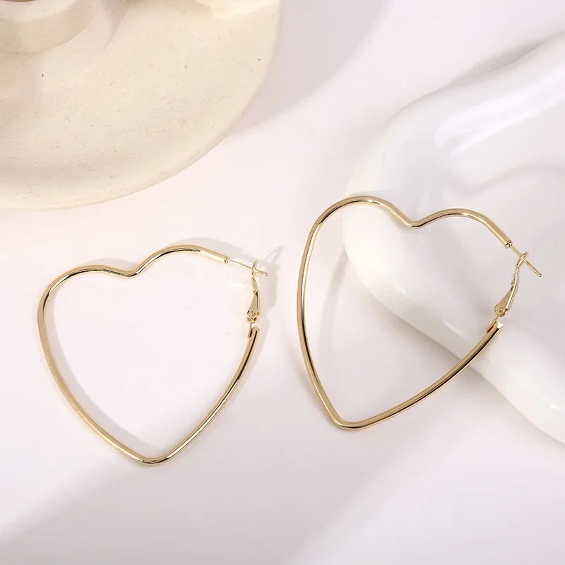 Lianfudai Big Heart Women's Hoop Earrings Metal Buckle Exaggerated Loop Earrings Punk Fashion Female Ear Jewelry new in aretes de mujer