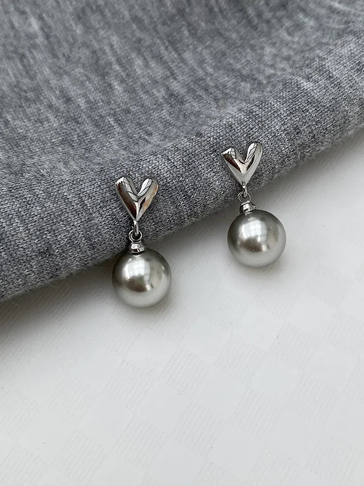 sengpan New Trendy Simple Advanced Grey Pearl Heart Earrings for Women High-end Silver Needle Studs Sweet Elegant Party Jewelry