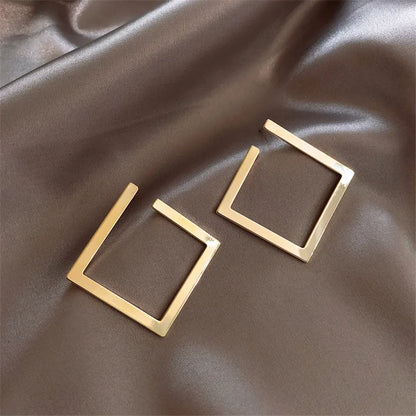 Lianfudai Minimalist Square Earrings Irregular Stud Earrings New Exaggerated Cold Wind Fashion Earring for Women Opening Accessories