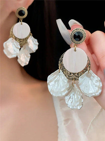 sengpan French Vintage Metal Cutout Design Luxury Shell Earrings for Women Fashion Luxury Earrings Jewelry Gift Accessories