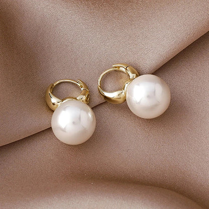 Lianfudai New Cute Pearl Studs Hoop Earrings for Women Gold Color Eardrop Minimalist Tiny Huggies Hoops Wedding Fashion Jewelry