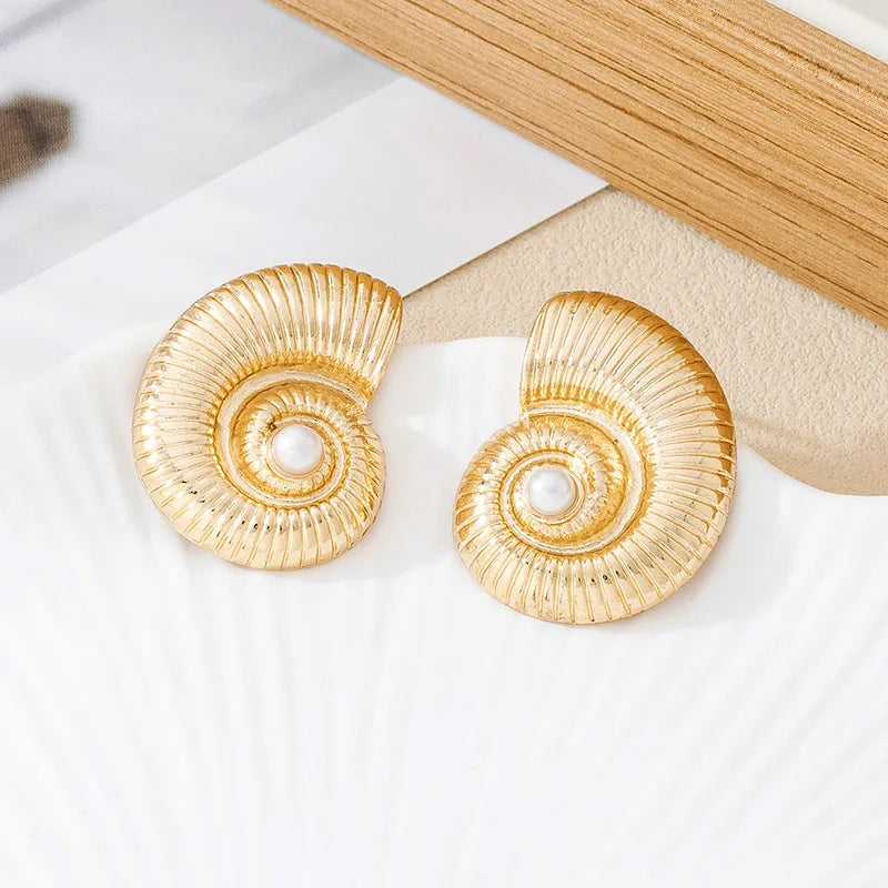 sengpan Spiral snail earrings imitation pearls high-end simple earrings fashionable retro ladies beautiful jewelry 2024