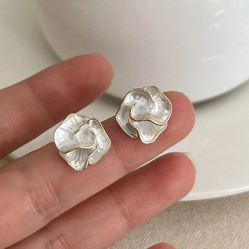 sengpan Fashion Trend Unique Design Elegant Delicate Zircon Rose Flower Circle Earrings For Women Jewelry Wedding Party Premium Gifts