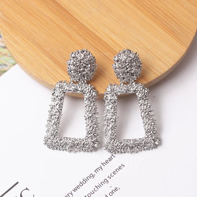 sengpan Hiphop Exaggerated Irregular Metal Dangle Earrings Spiral Twist Knot Geometry Round Smooth Rock Ear Brincos Jewelry Gift