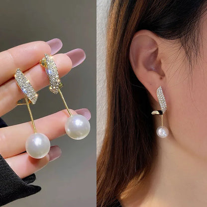 sengpan 2024 New Bright Crystal Luxury Korean Unusual Claw Stud Earrings Ear Piercing Hook Irregular Pearl Christmas Jewelry Gift