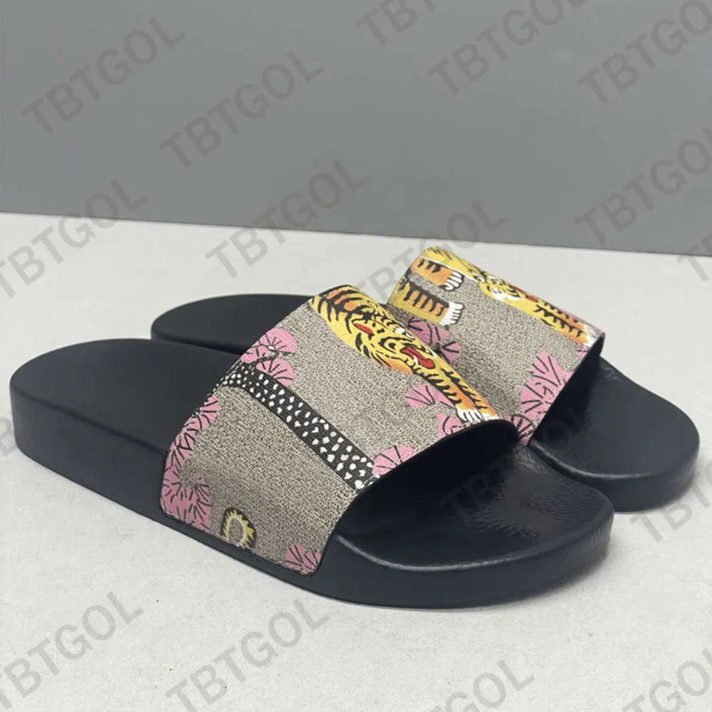 Designer Slides Mens Sandals Rubber Slippers Beach Shoes Classic Floral Brocade Slides Flats Leather Rubber Heatshoes Platform Flip Flops Gear Bottoms With Box 311