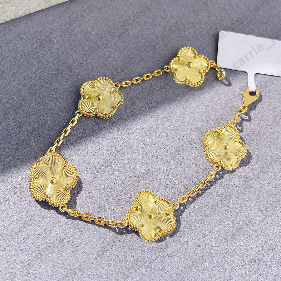 Designer Jewelry Classic Clover Bracelet Designer Bracelet Necklace Earrings Available For Women Flowers Jewelry Womens Mother Gift Wedding Jewelry Sister