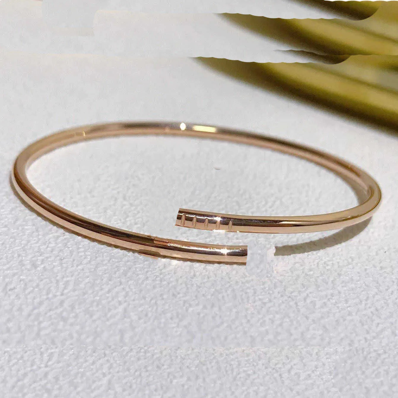 Bangle Thin nail bracelet designer bracelet for women men Sterling sliver gold rose top V-gold lightweight high-end diamond 18K bracelet size 15 17 19