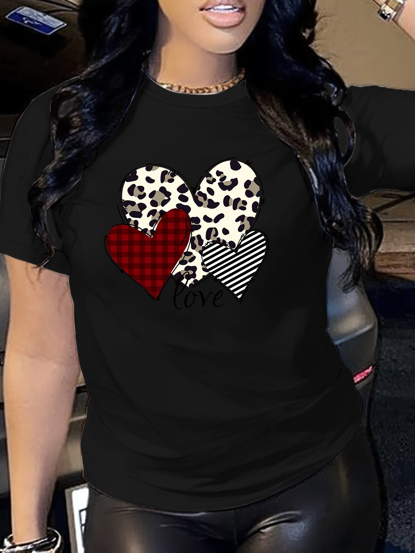 Chic Heart & Love Graphic Tee - Comfy Cotton Blend, Casual Short-Sleeve Crew Neck for Women