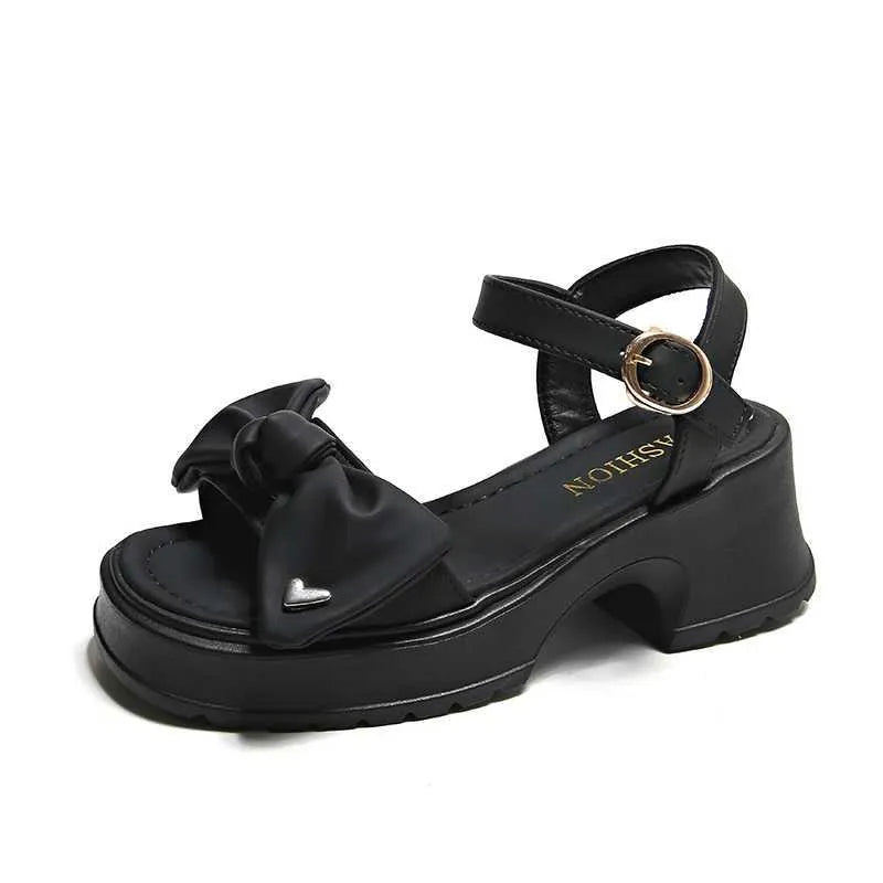 Dress Shoes Fairy style thick soled sandals suitable for women to wear new feet the summer of  with fashionable beach shoes H240527