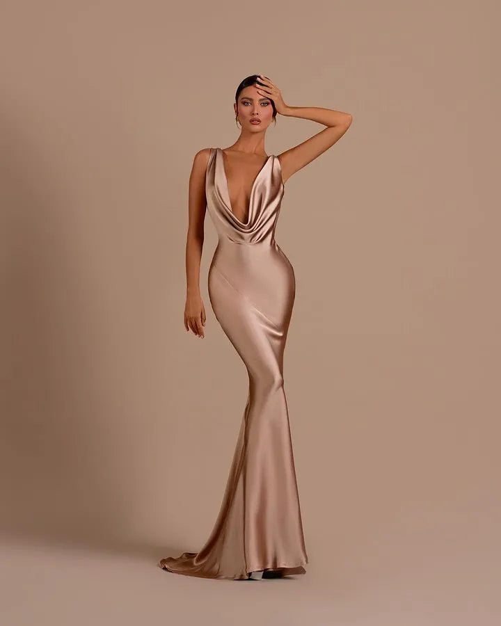 Elegant Simple Champagne Plus Size Mermaid Bridesmaid Dresses Deep V Neck Pleats Draped Formal Gowns Wedding Guest Party Maid of Honor Gowns Custom Made