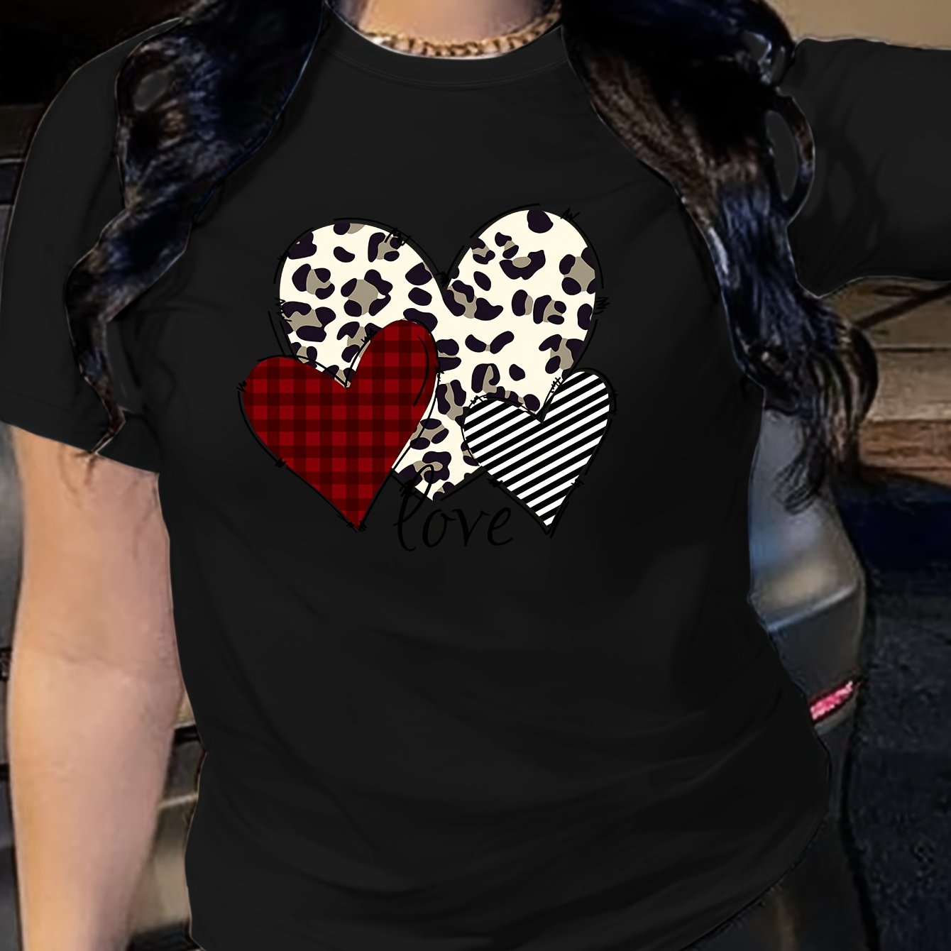 Chic Heart & Love Graphic Tee - Comfy Cotton Blend, Casual Short-Sleeve Crew Neck for Women