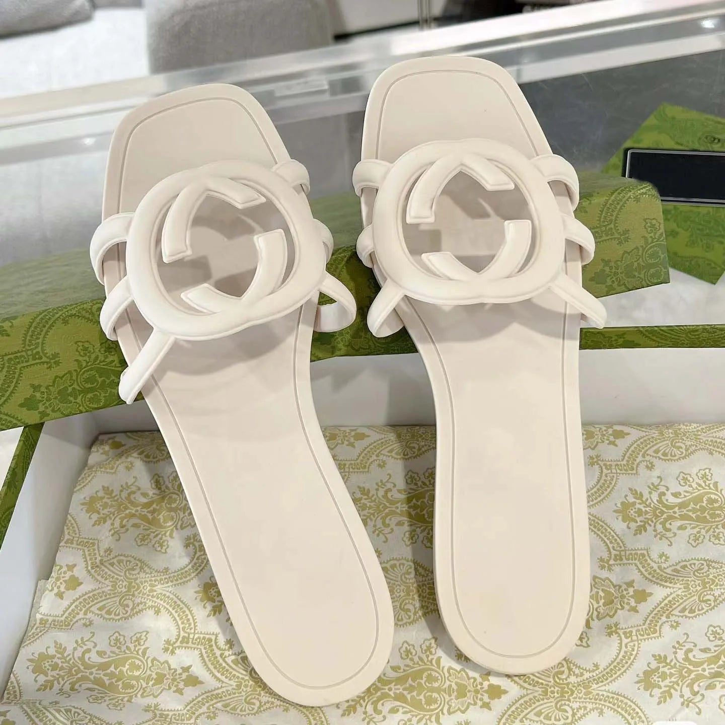 Designer Sandals Luxury Interlocking Slippers Top Quality Summer Quick Drying Women Jelly Color anti slip classical Versatile Slides Flat Heel Beach Mules US 35-42