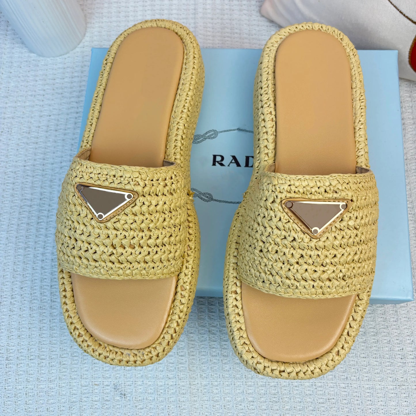 Designer Sandals Women Slippers Flat Slides Flip Flop Padded On Gold Buckle Summer Genuine Leather Indoor Outdoor Beachwear Pool Sandals Slides 0001