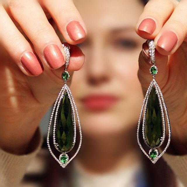 sengpan Christmas gifts for her hot sale new Vintage Indian Tribal Green Resin Dangle Earrings Bohemian Big Long Hollow Drop Earrings For Women Hippie Brincos Jewelry