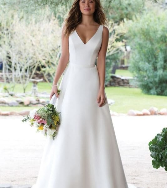 A Line V Neckline White Ivory Buttons Back Lace Wedding Bridal Gown