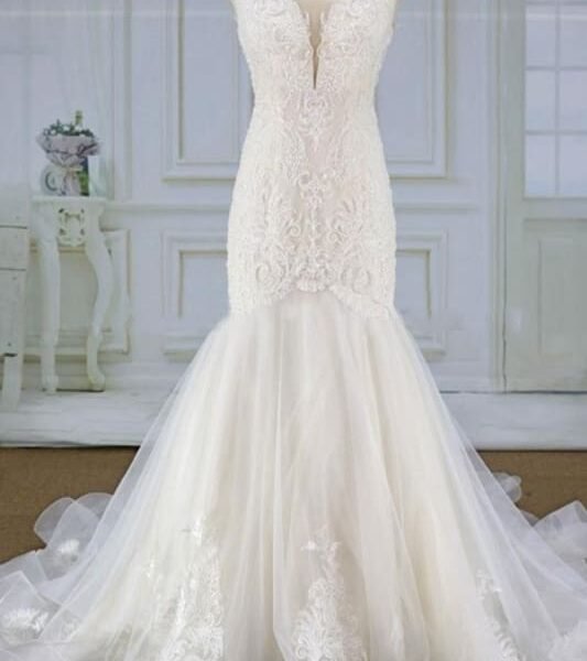 Awesome Appliques Tulle Mermaid Wedding Dress