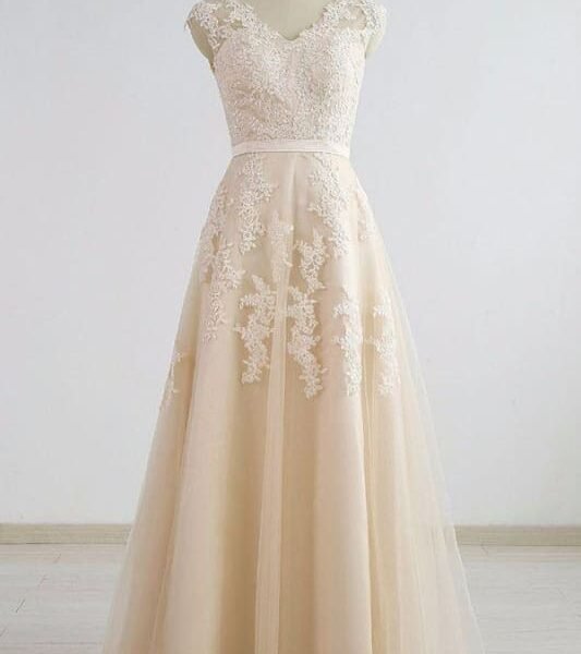Chic V-neck Appliques A-line Tulle Wedding Dress