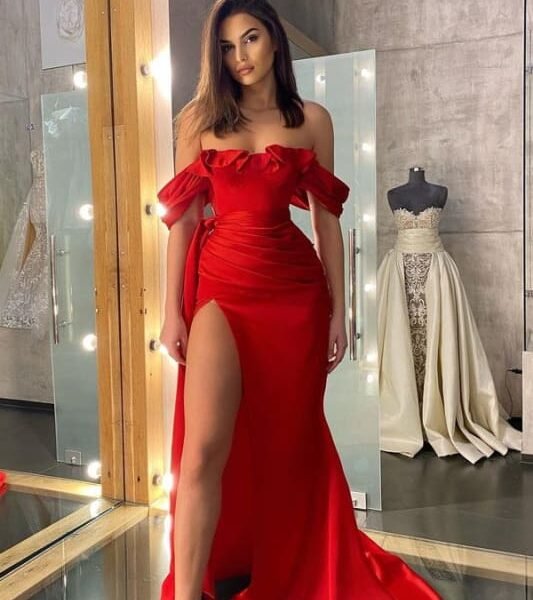 Classic Red Off-The-Shoulder Prom Dress with Ruffles and Slit