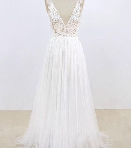 Deep V-neck Lace A-line Tulle Wedding Dress
