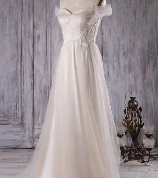 Elegant Cold-shoulder Sweep Train Wedding Dress
