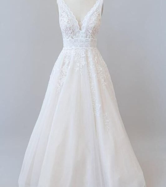 Elegant V-neck Appliques Tulle A-line Wedding Dress