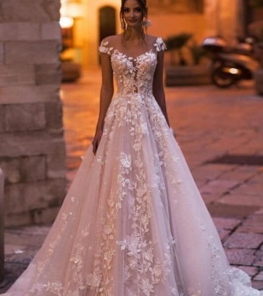 Gorgeous lace wedding dresses A line Sleeveless Tulle Bridal Dress Floor Length