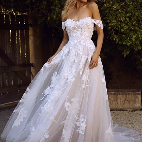 Gorgeous Open Back Appliques Tulle A-line Wedding Dresses