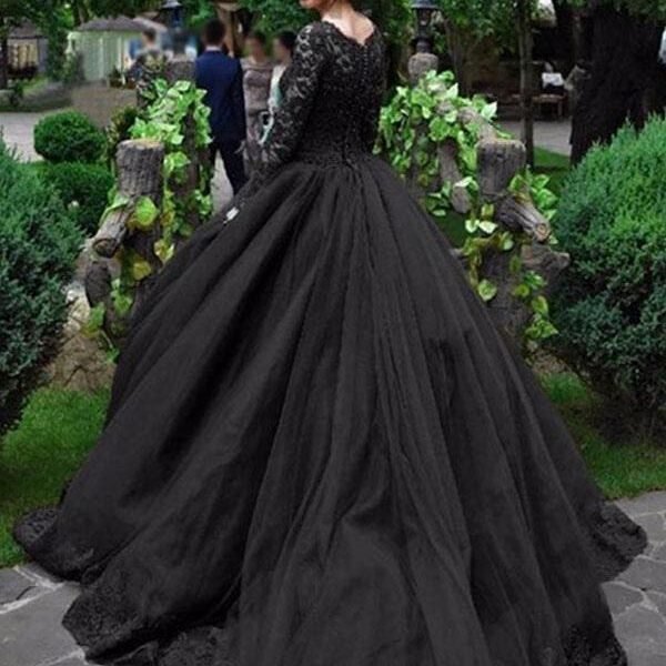 Gothic Wedding Dresses Princess Silhouette Long Sleeves Lace Taffeta Court Train Vintage Bridal Gown