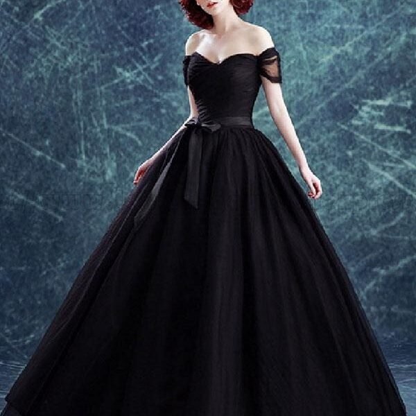 Gothic Wedding Dresses Tulle Princess Silhouette Short Sleeves Natural Waist Pleated Floor-Length Bridal Gown