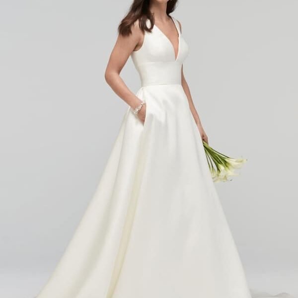 Ivory A-Line Wedding Dresses With Train Sleeveless Pockets V-Neck Backless Satin Fabric Long Bridal Gowns