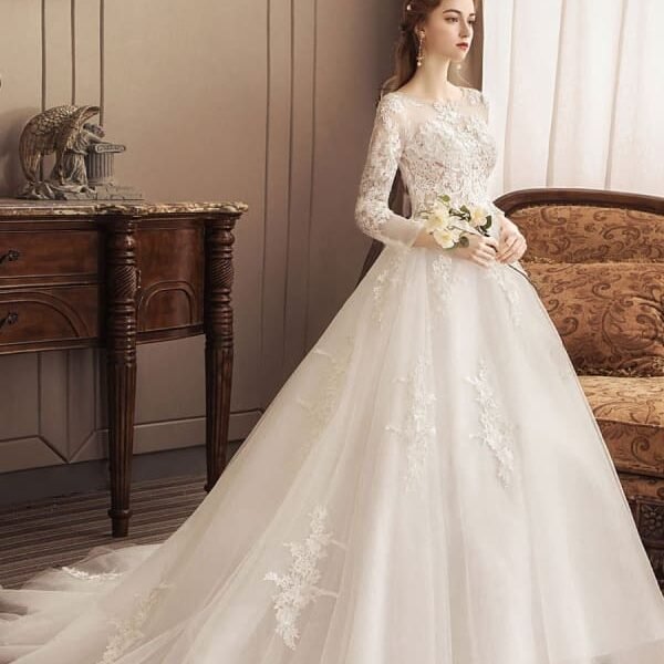 Ivory Wedding Dresses Lace Applique Jewel Neck 3/4 Length Sleeve Princess Bridal Gown With Train