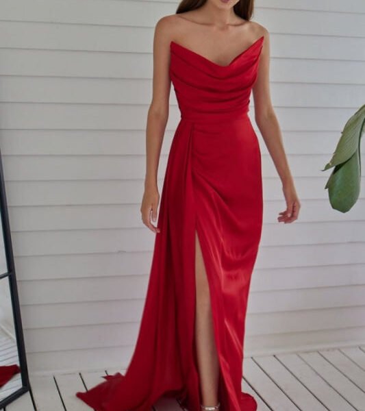 Red Strapless Prom Dress with Pleated Split Mermaid Design