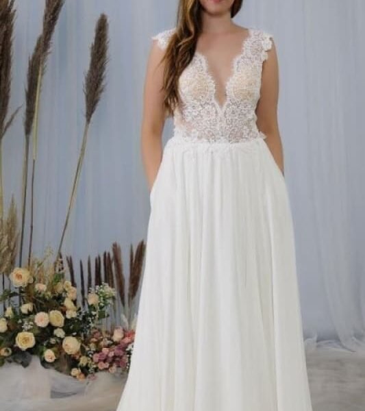 Simple Sleeveless Beach wedding dresses lace wedding dresses with pocket