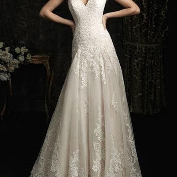 Simple Wedding Dress Lace V Neck Sleeveless Floor Length Backless Tulle Bridal Gowns With Train