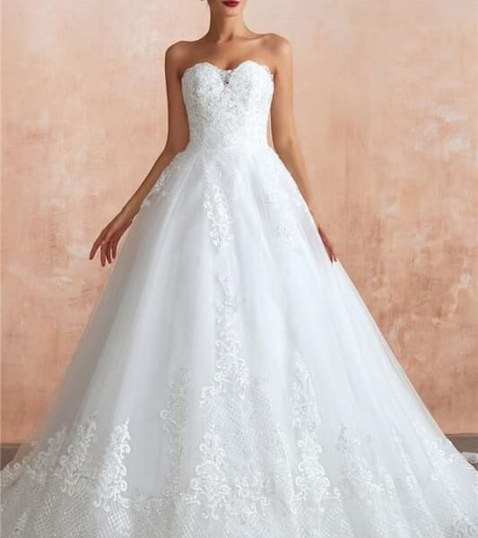 Stylish Strapless Appliques Tulle Wedding Dress